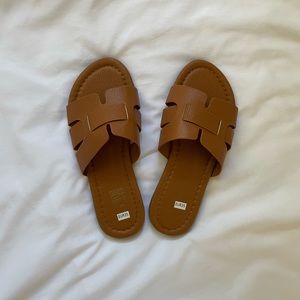 NWT Brown flat sandals